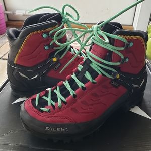 Like New Womens Salewa 6 Mountaineering boots